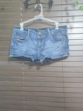 Amethyst Jeans Low Rise Midwash Jean Shorts Women's Size 11
